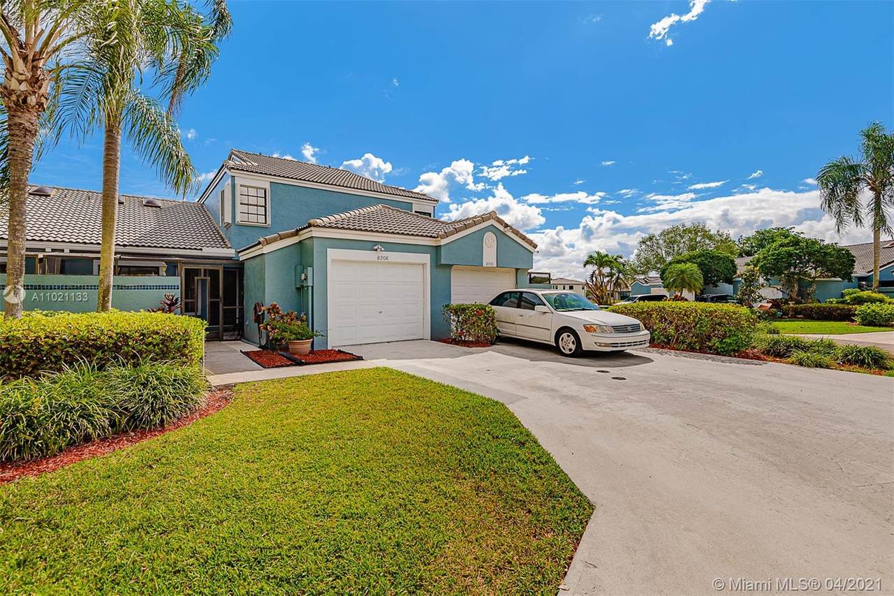 8208 Waterford Ln - Photo 1
