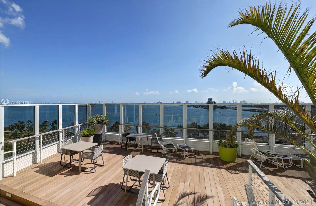 1756 Bayshore Dr - Photo 1