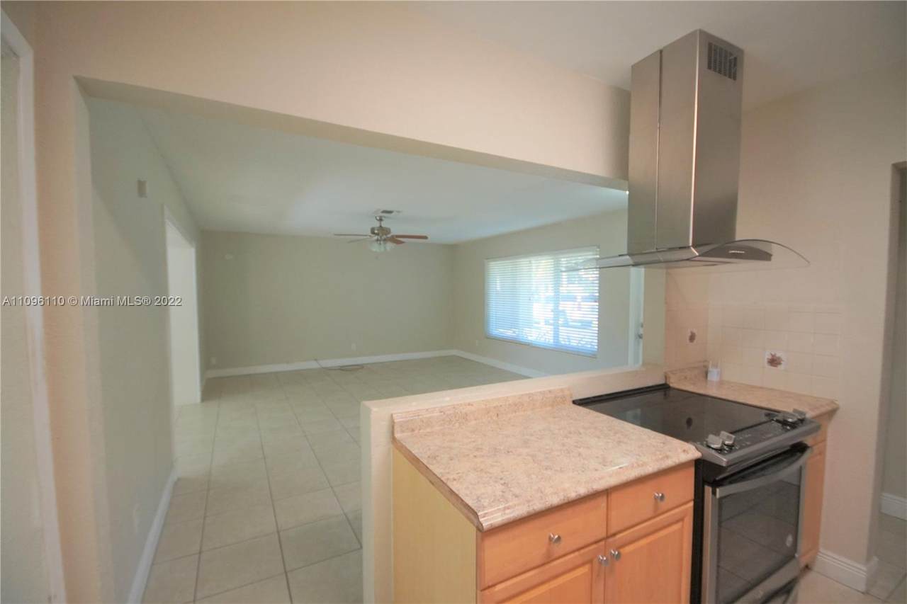 9440 181 St - Photo 1