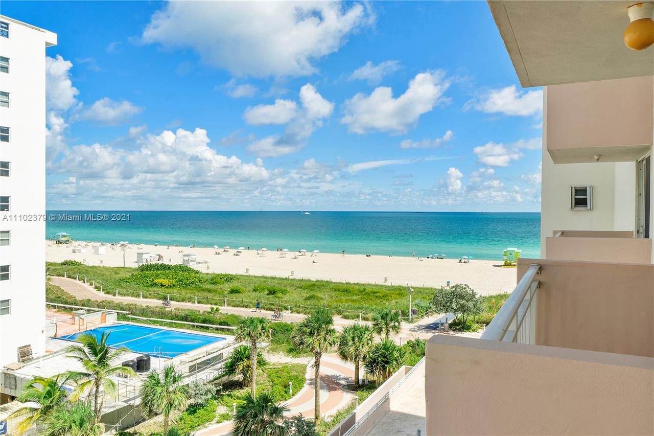 345 Ocean Dr - Photo 1