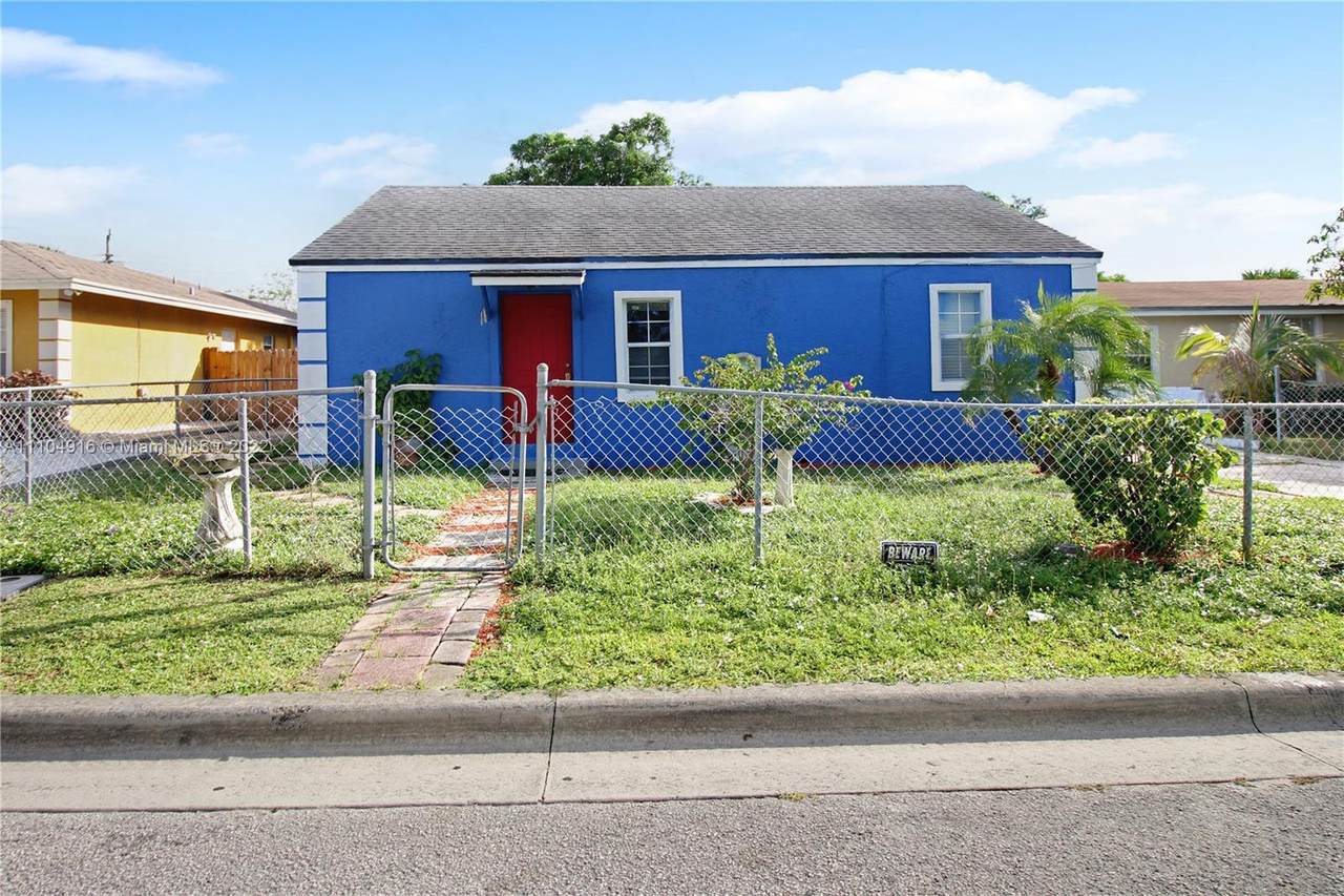 1157 32nd St - Photo 1