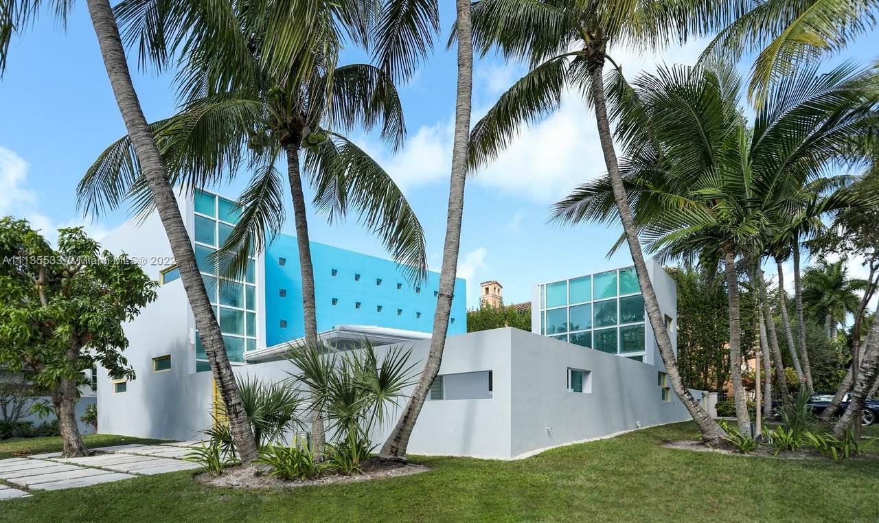 520 Harbor Dr - Photo 1