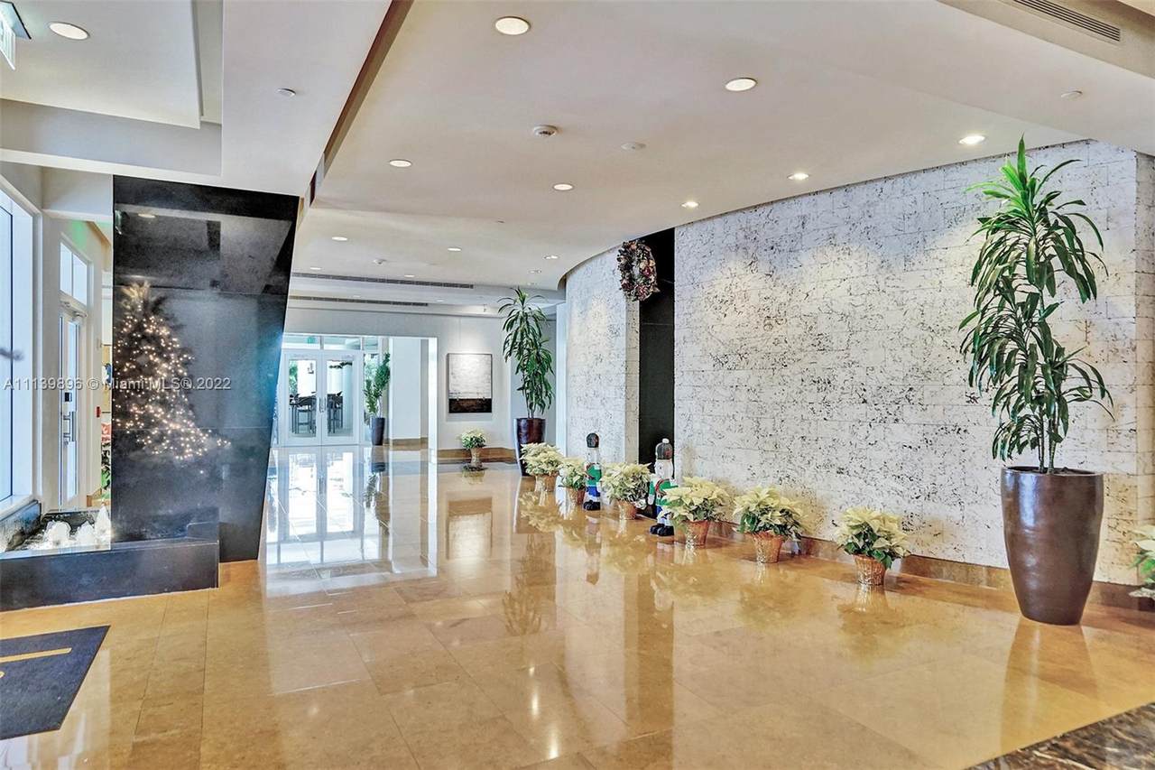 801 Brickell Key Blvd - Photo 1