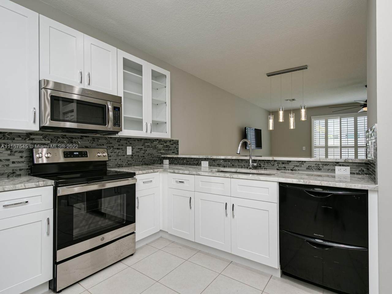 706 2nd St - Photo 1