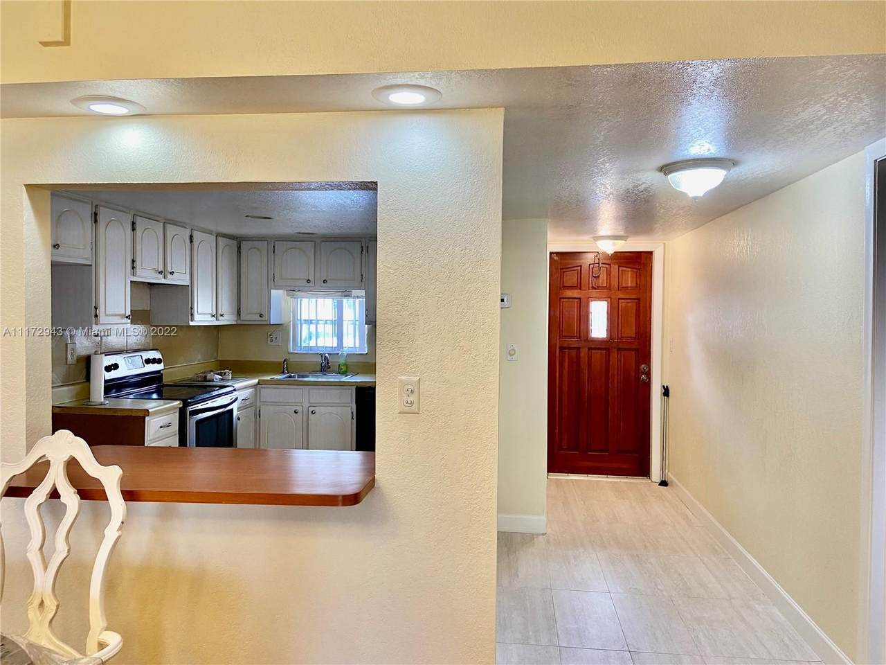 671 Hollybrook Dr - Photo 1