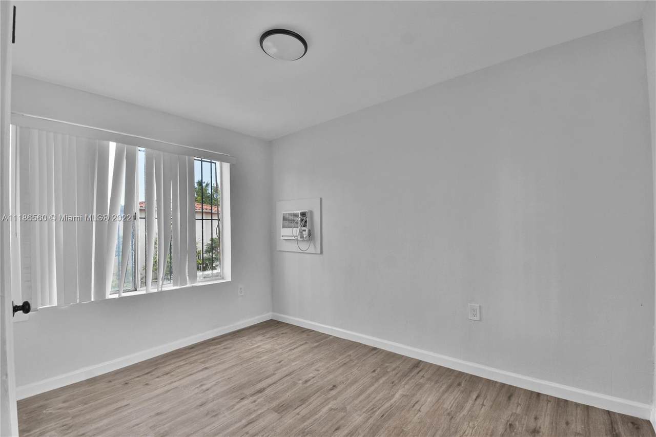1842 19th Terrace - Photo 1