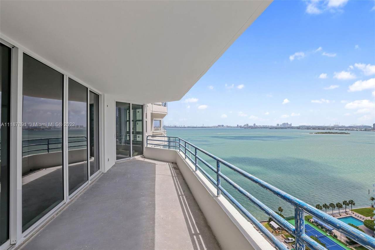 555 34th St - Photo 1