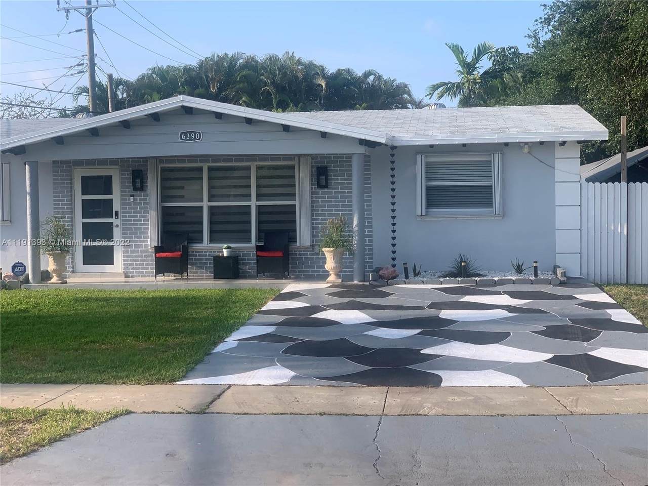 6390 Farragut St. - Photo 1