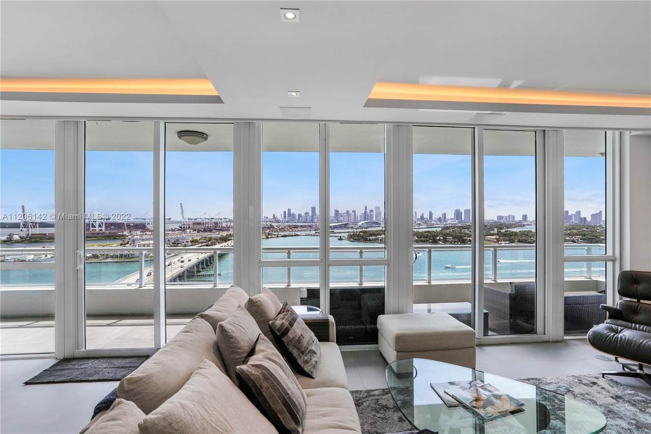 520 West Ave - Photo 1