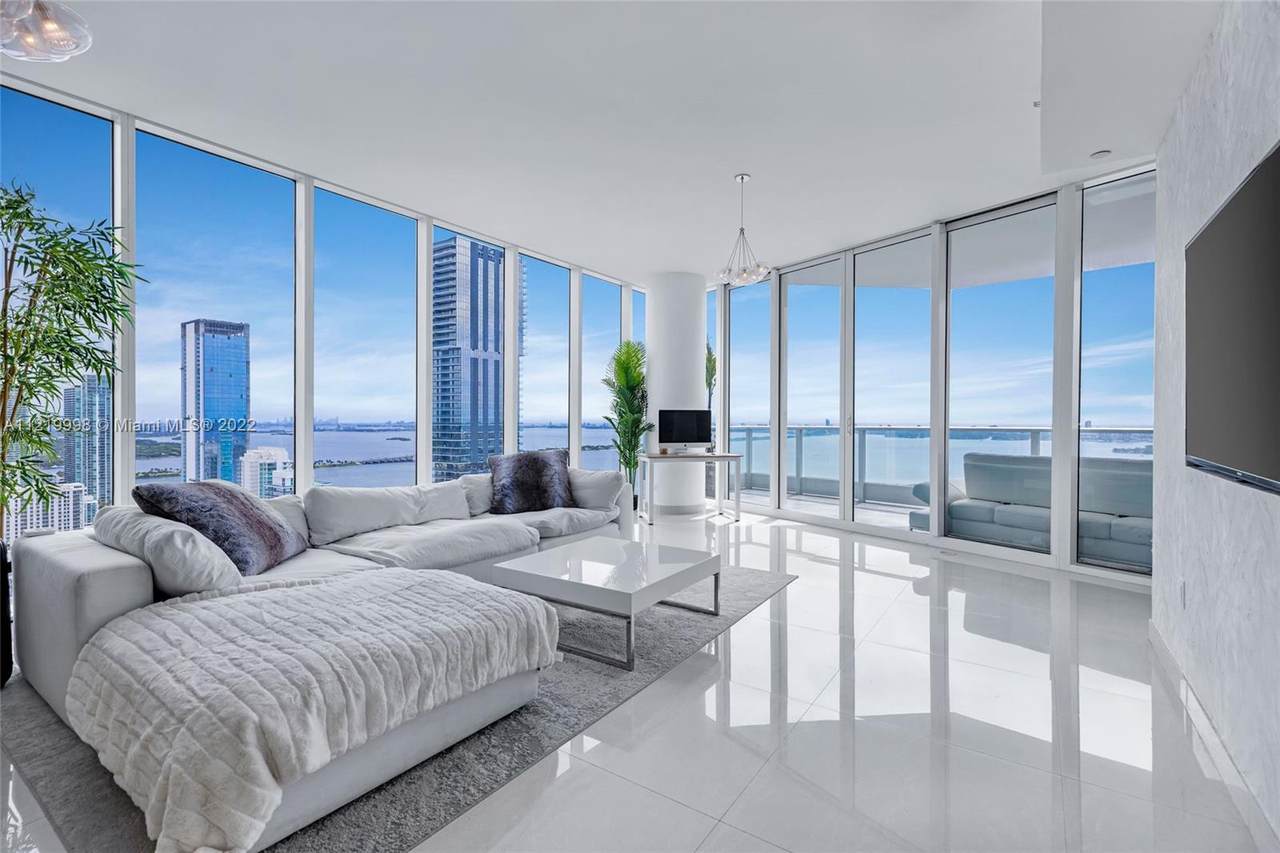 2020 Bayshore Dr - Photo 1