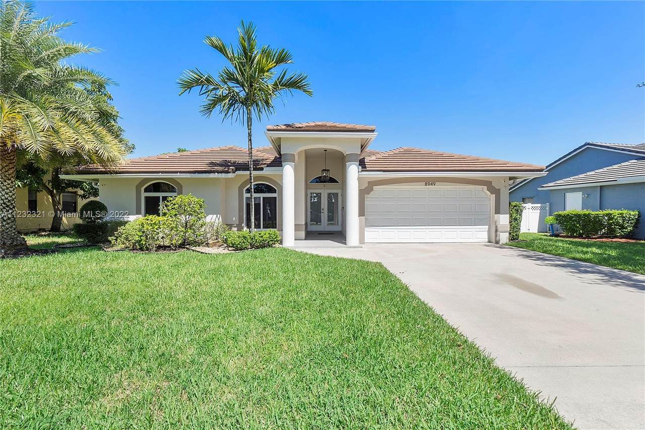 8949 45th Ct - Photo 1