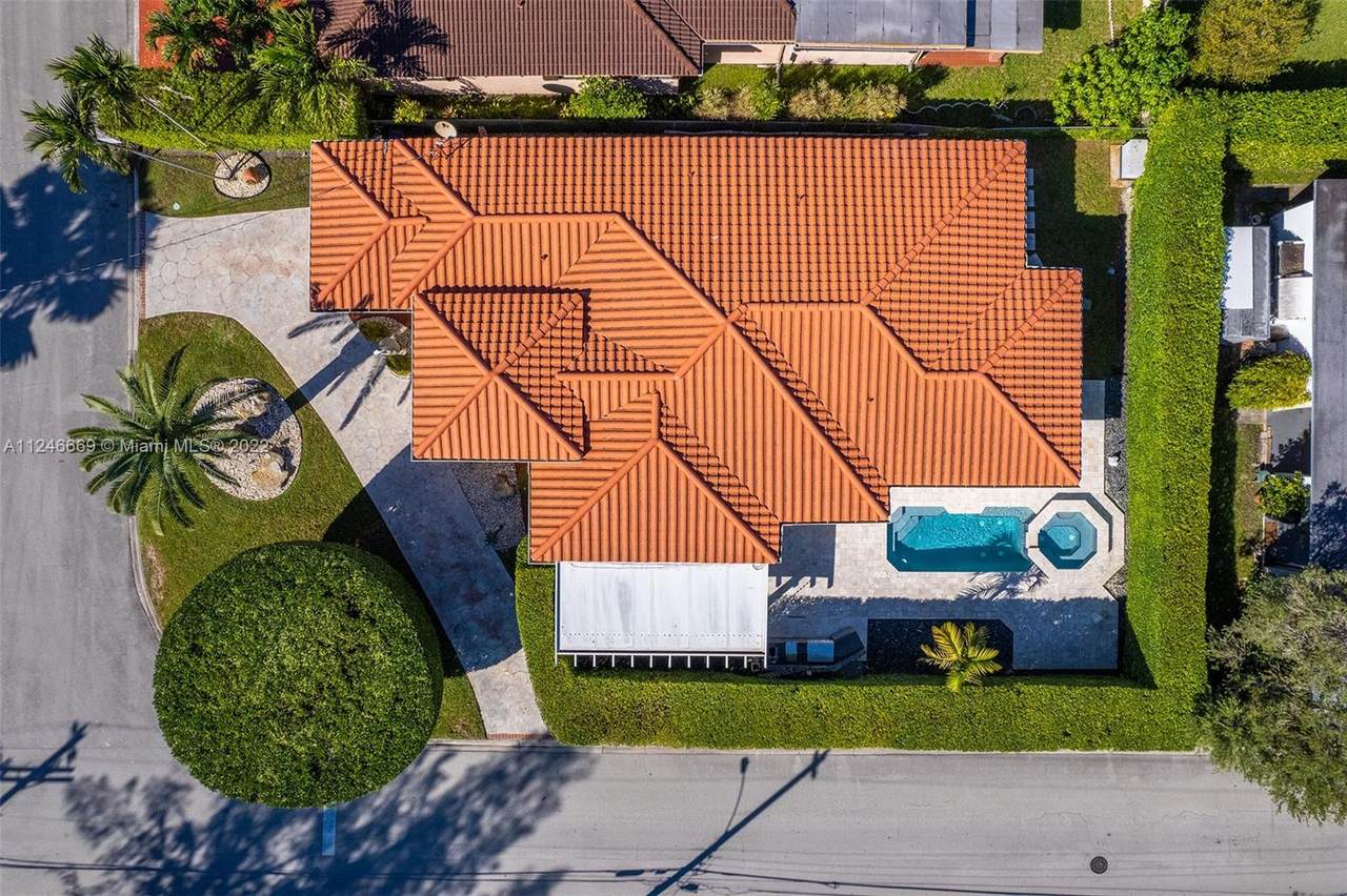 8801 Dickens Ave - Photo 1