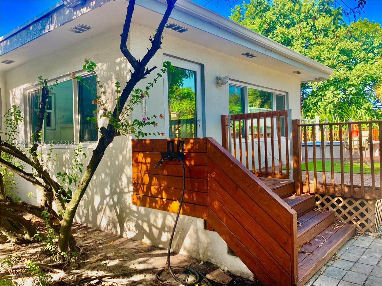 2412 Polk St - Photo 1