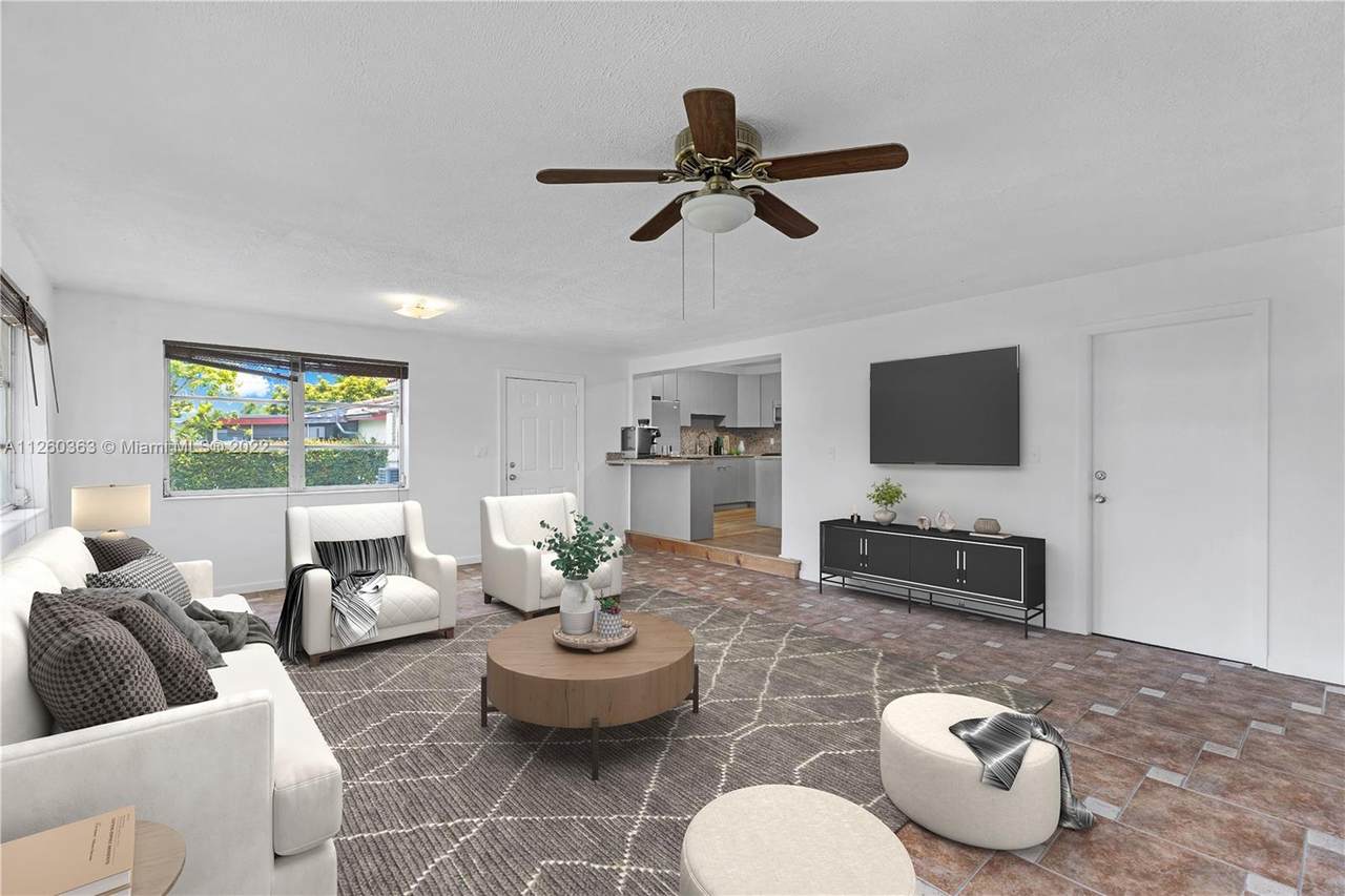 1071 Falcon Ave - Photo 1
