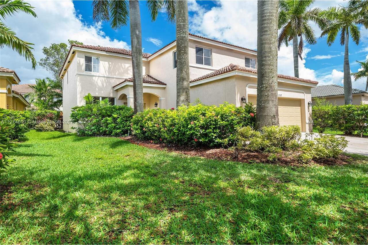 1707 Winterberry Ln - Photo 1