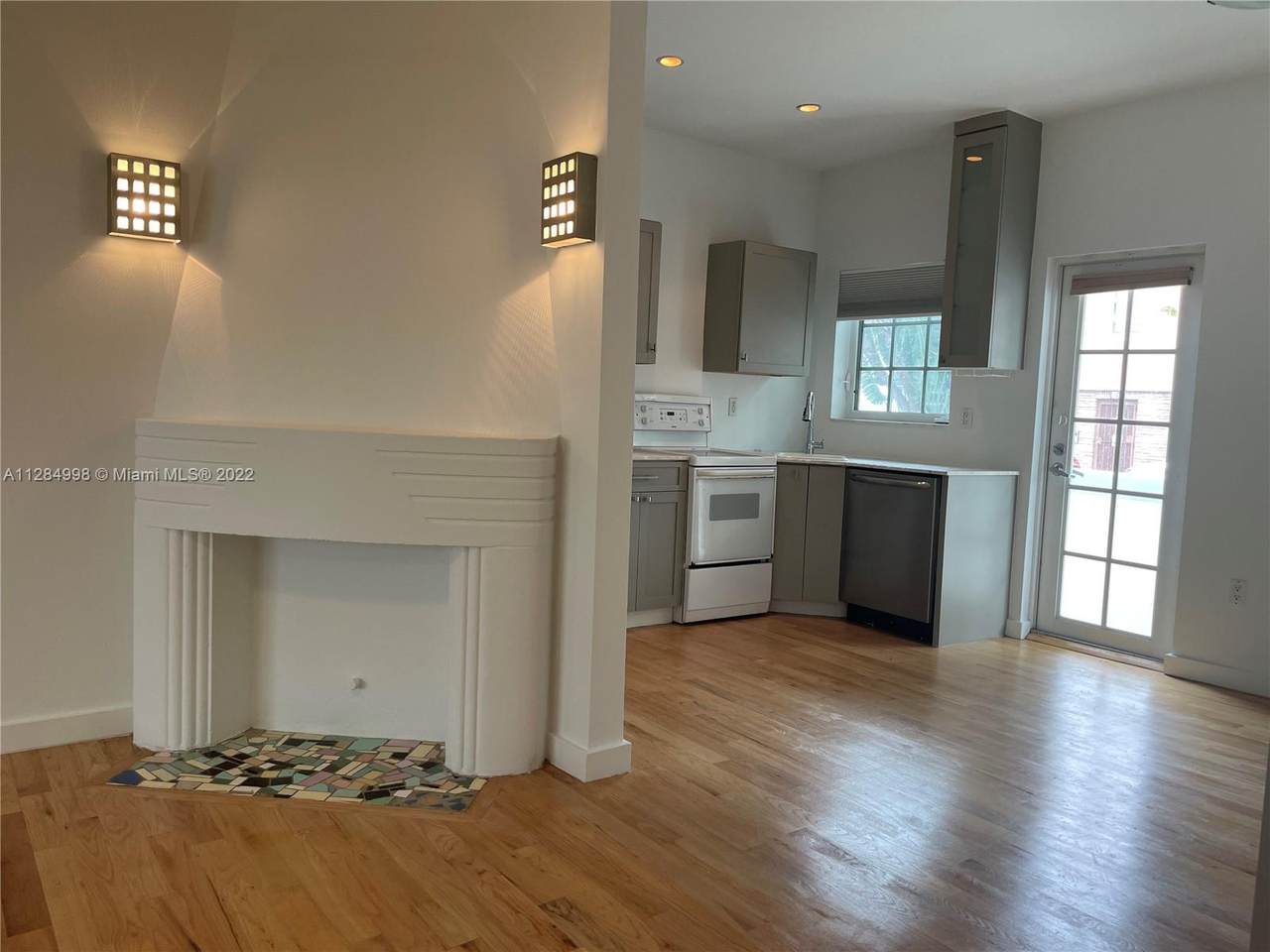 1207 Meridian Ave - Photo 1
