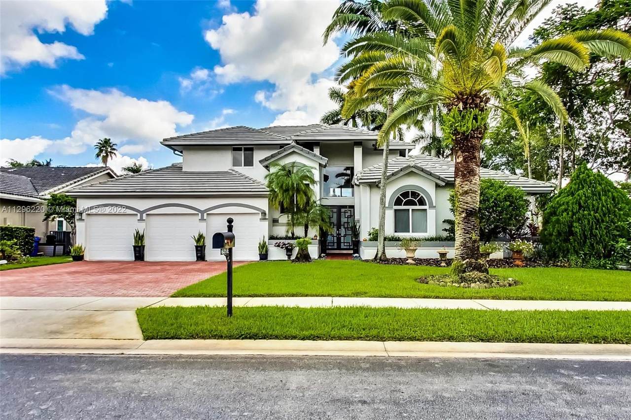 621 Cypress Pointe Dr E - Photo 1