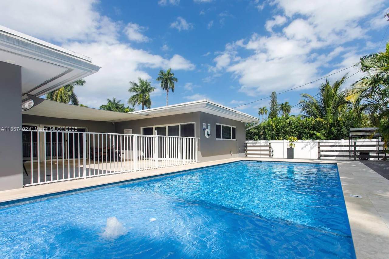 1218 Hollywood Blvd - Photo 1