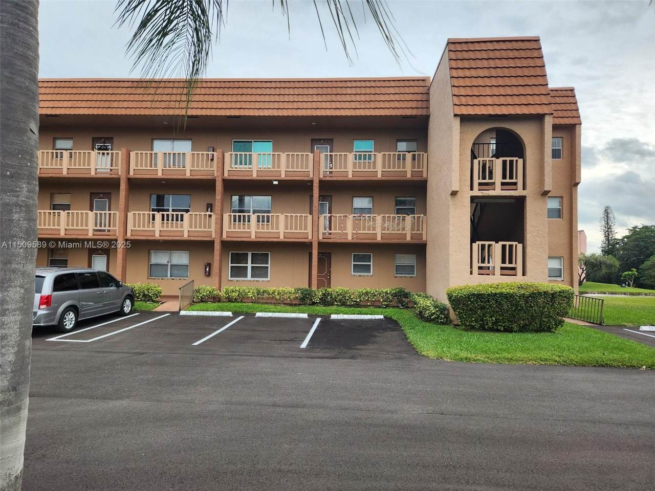 9620 Sunrise Lakes Blvd - Photo 1