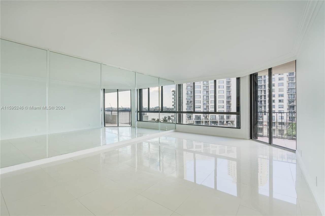 520 Brickell Key Dr - Photo 1