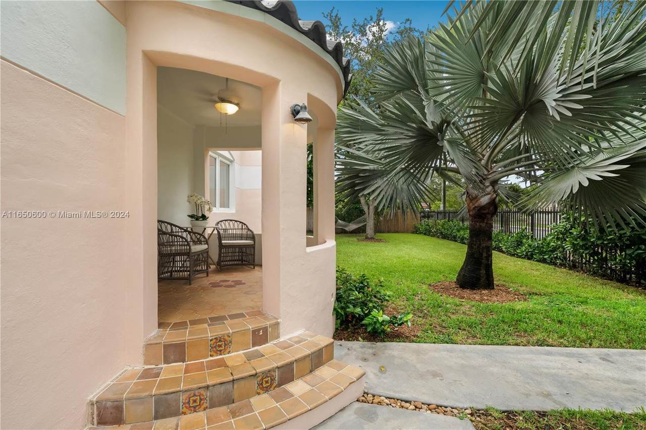 https://bt-photos.global.ssl.fastly.net/miami/1280_boomver_1_A11650600-2.jpg