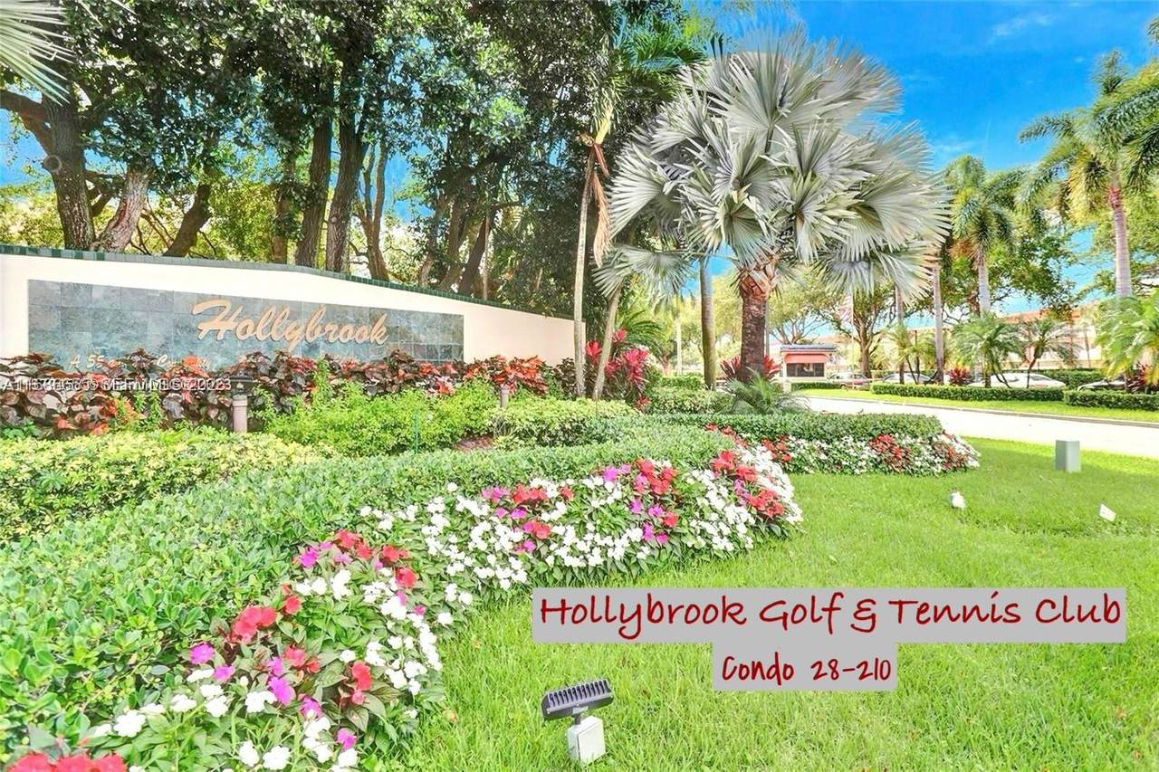 671 Hollybrook Dr - Photo 1