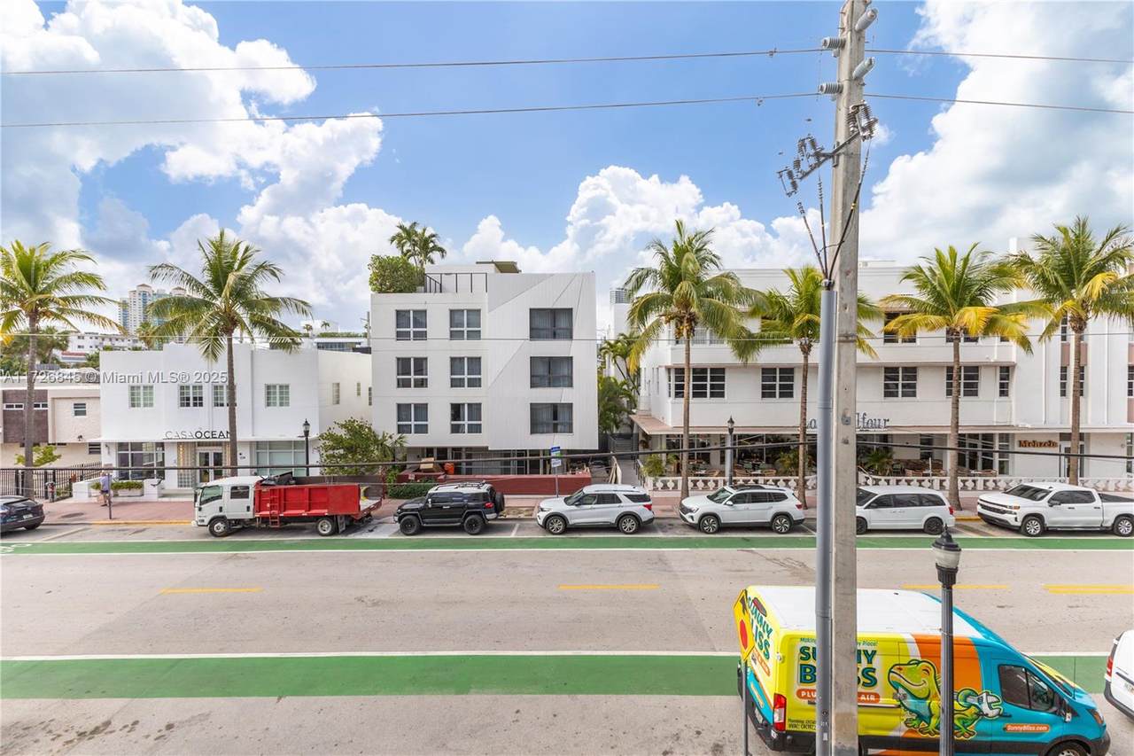 345 Ocean Dr - Photo 1
