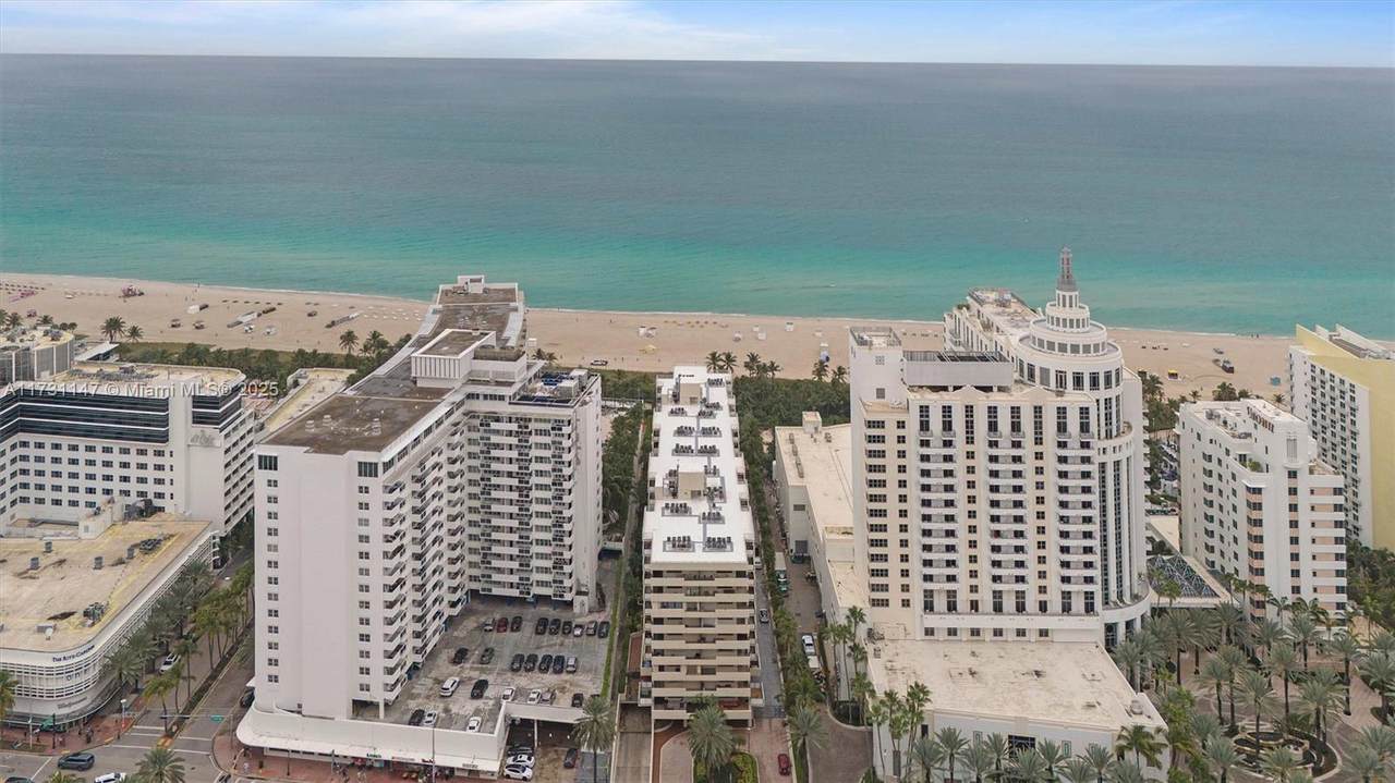 1623 Collins Ave - Photo 1
