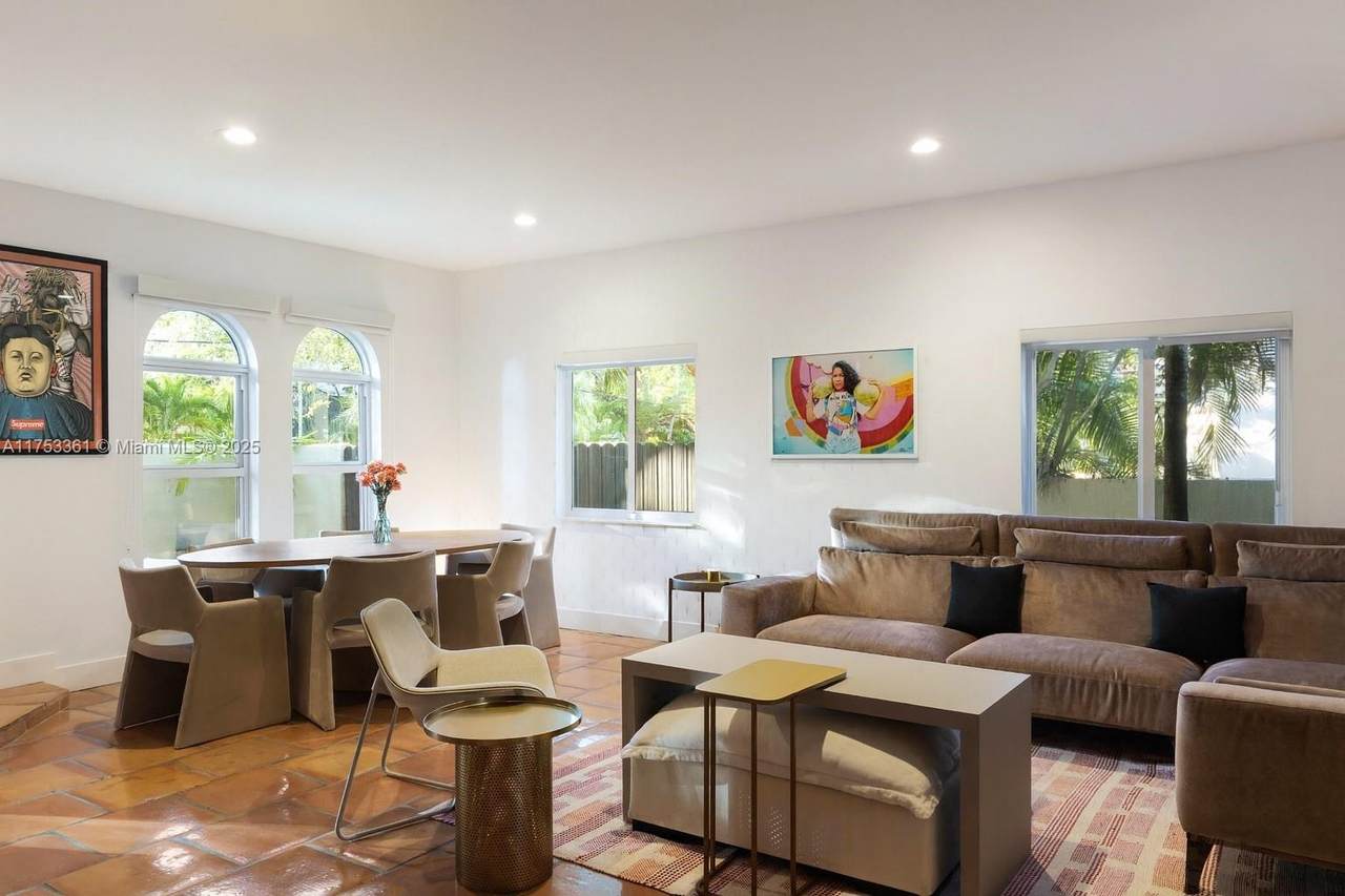 3149 Mary St - Photo 1