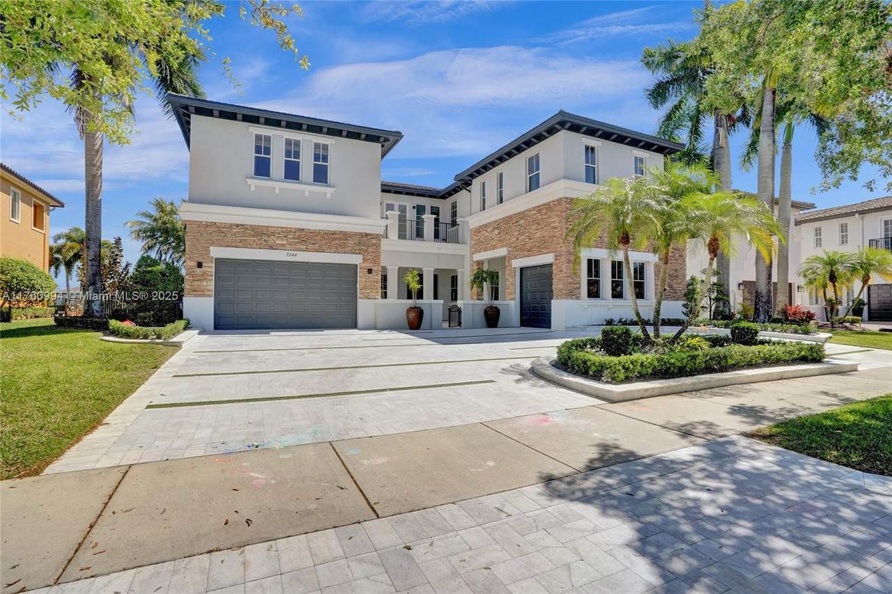 7944 111th Way - Photo 1