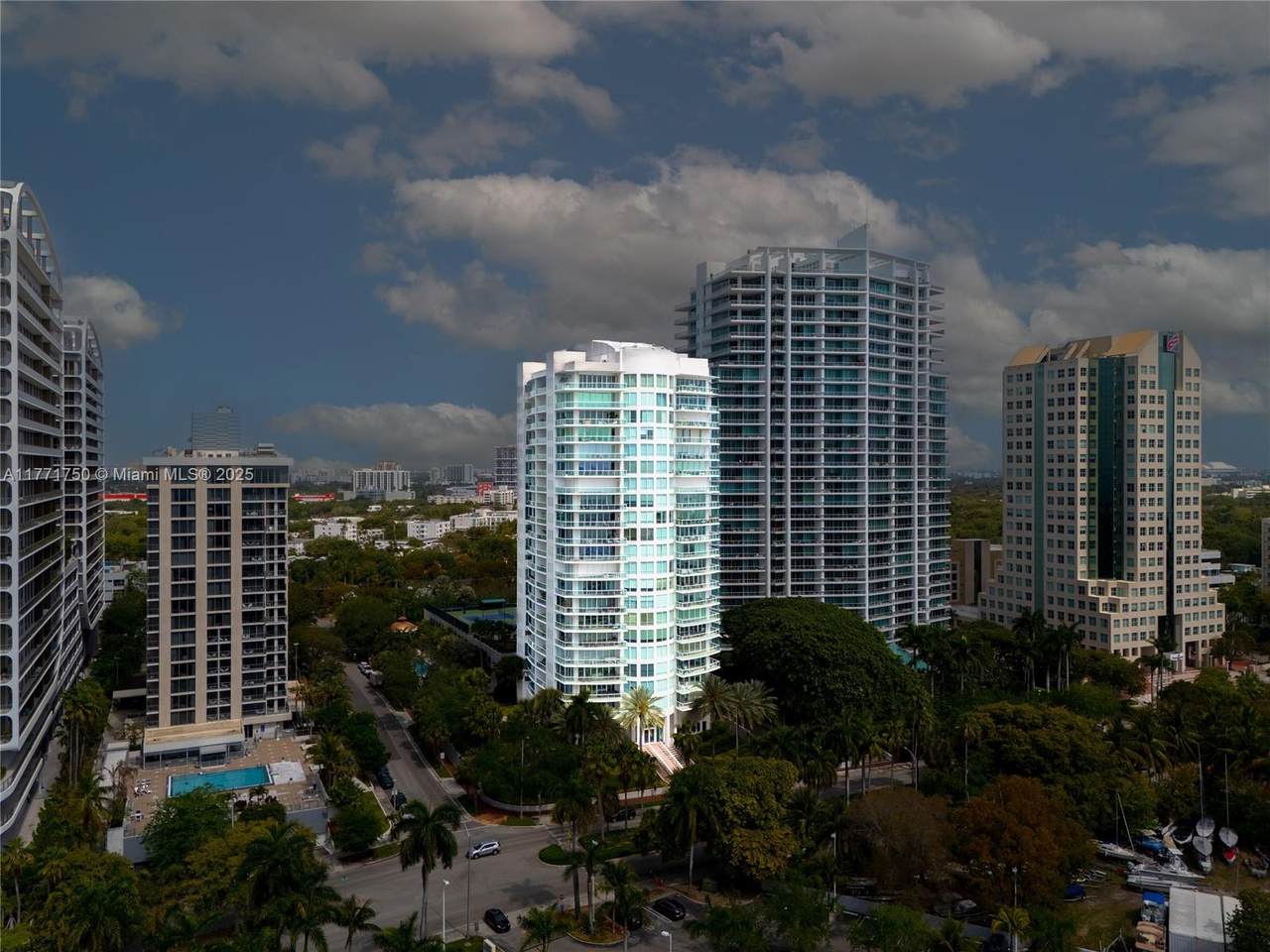 2645 Bayshore Dr - Photo 1