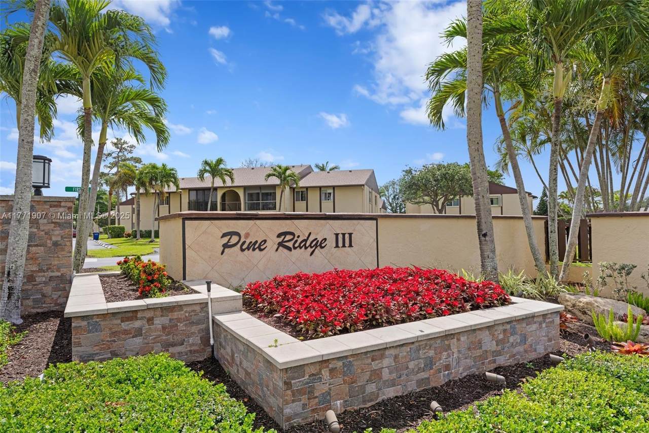 336 Pine Ridge Cir - Photo 1