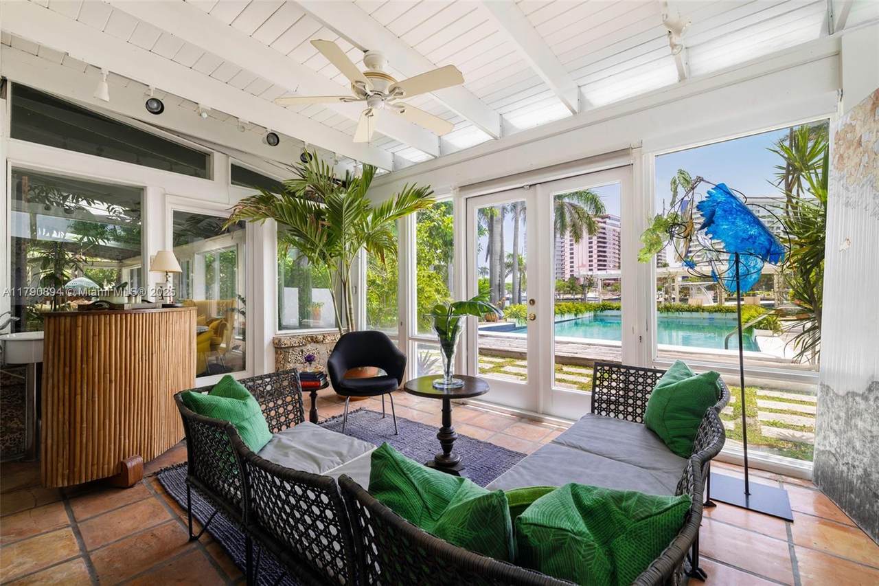 https://bt-photos.global.ssl.fastly.net/miami/1280_boomver_3_A11790894-2.jpg