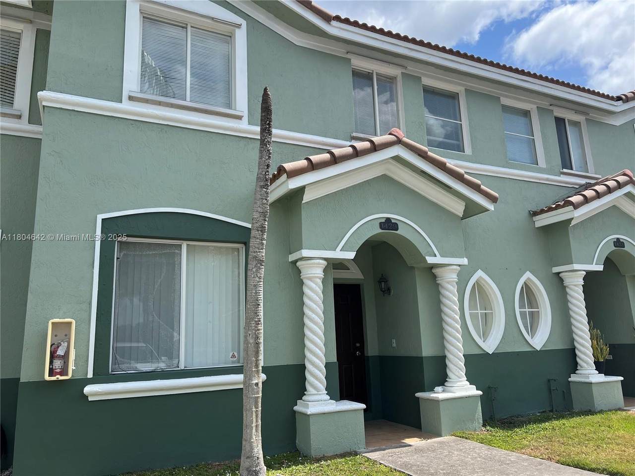 1429 24th Ct - Photo 1