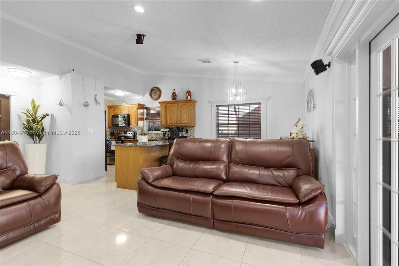 https://bt-photos.global.ssl.fastly.net/miami/1280_boomver_6_A11804870-2.jpg