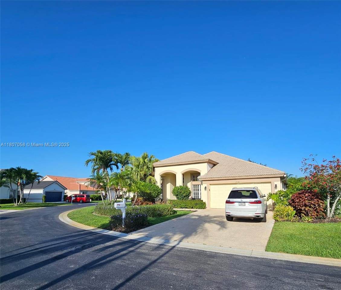 2540 Egret Lake Dr - Photo 1