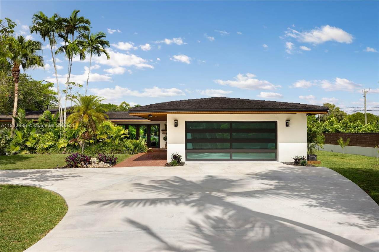 9670 96th Ct - Photo 1