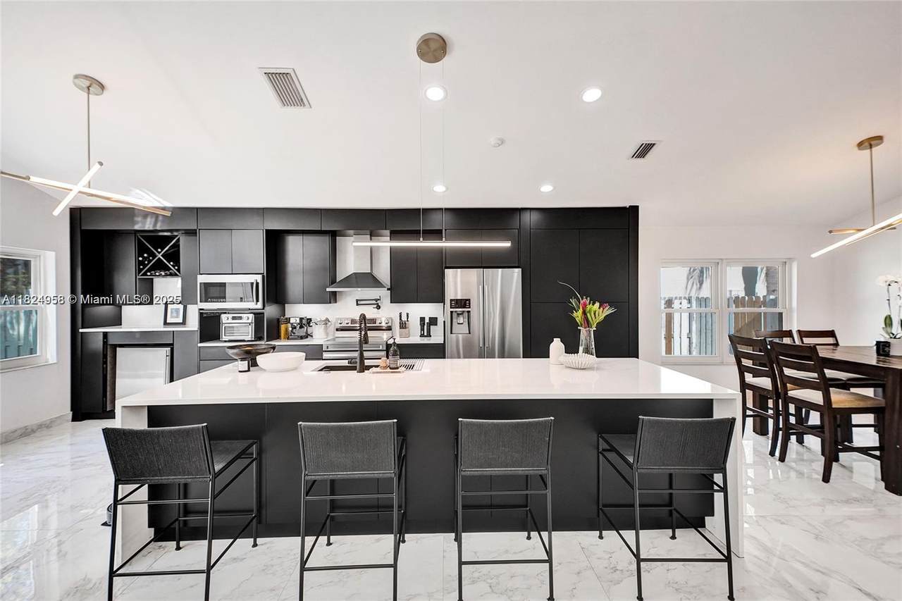 204 Cameron - Photo 1