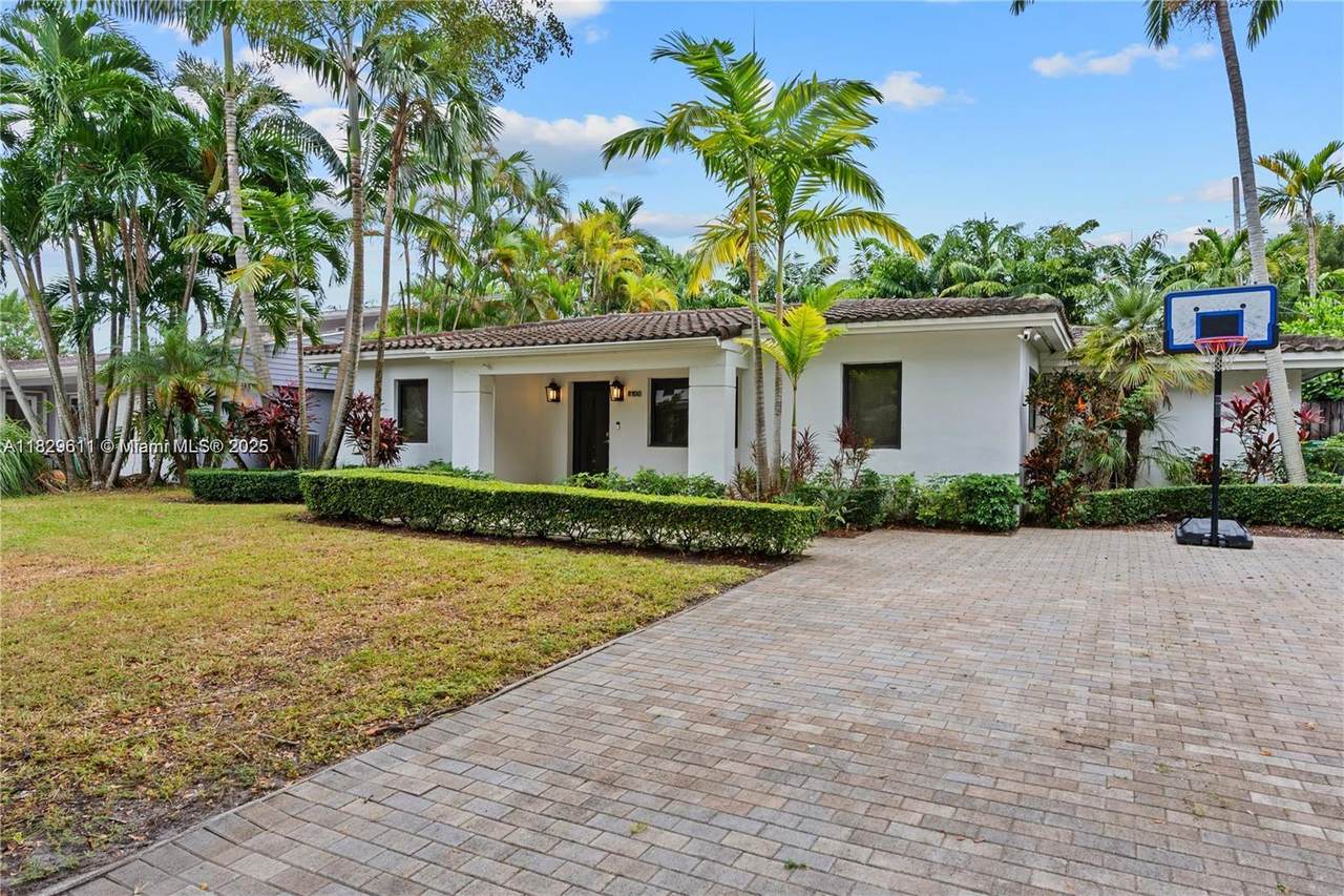 8100 62nd Ct - Photo 1