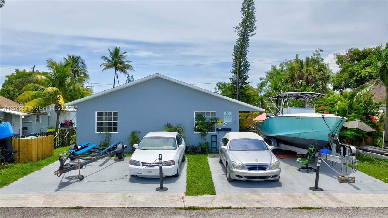 235-237 12th St - Photo 1