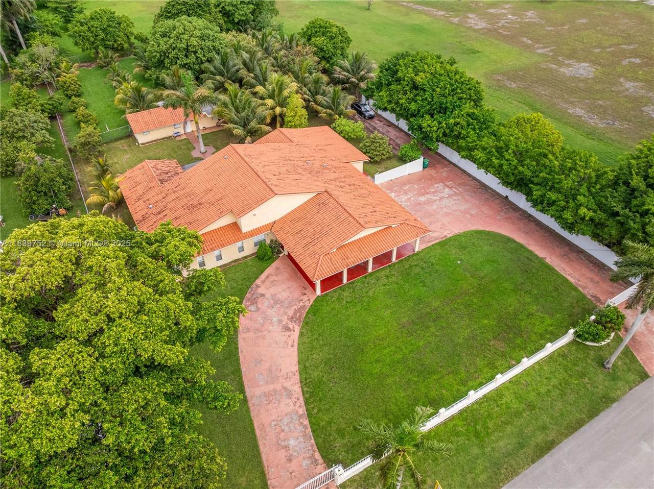 https://bt-photos.global.ssl.fastly.net/miami/1280_boomver_3_A11839752-2.jpg