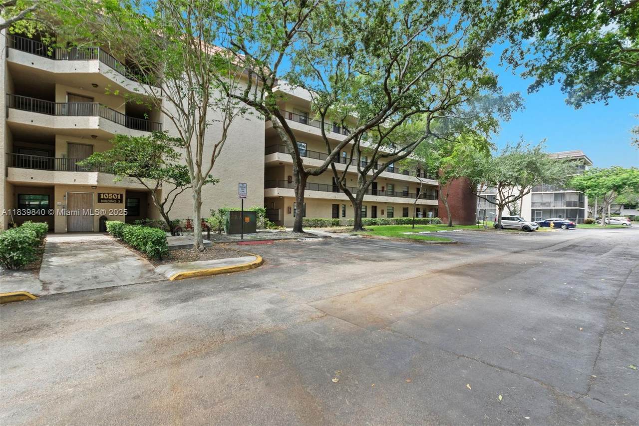10501 Broward Blvd - Photo 1