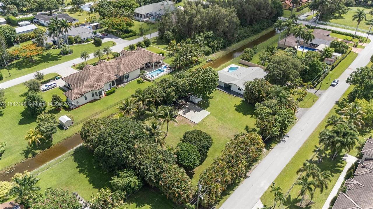 https://bt-photos.global.ssl.fastly.net/miami/1280_boomver_3_A11842140-2.jpg