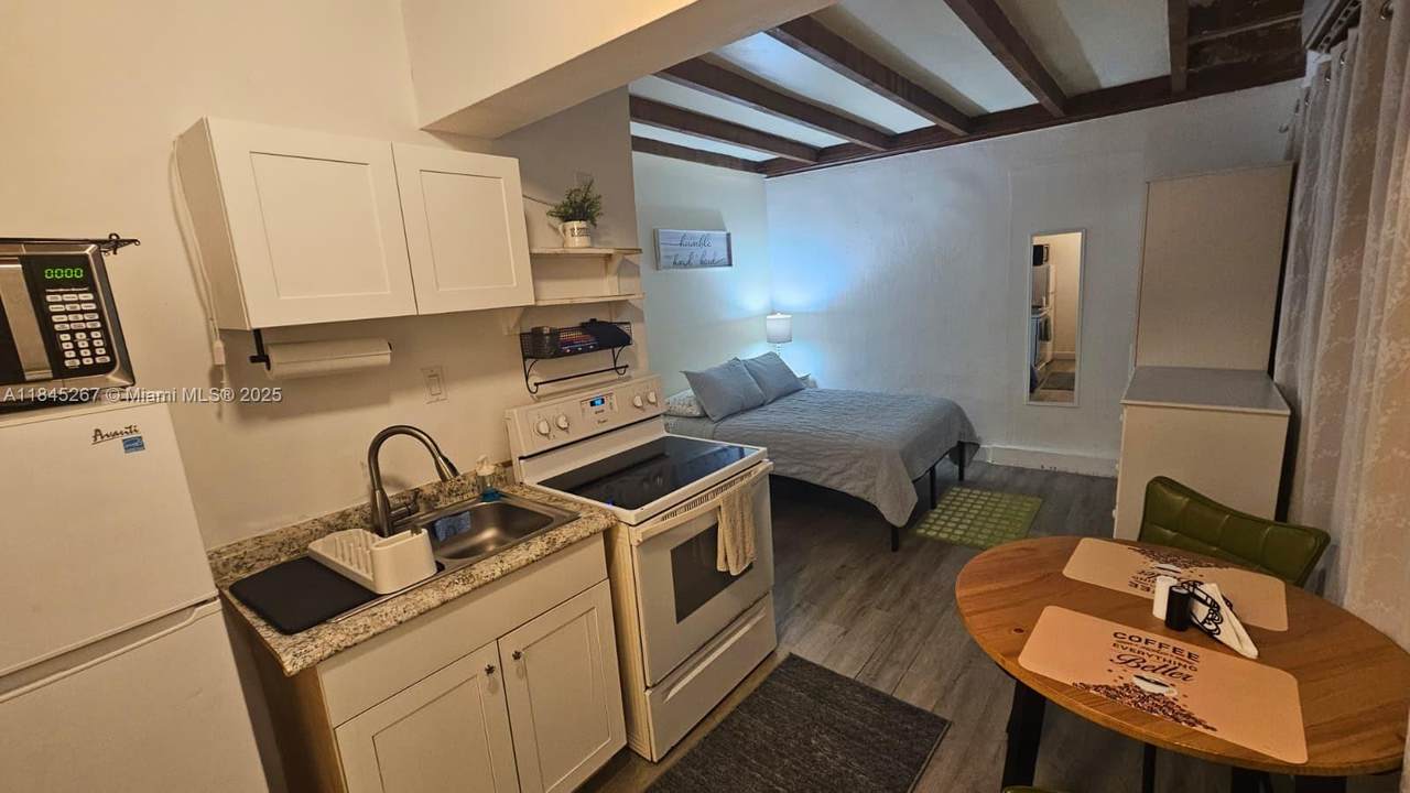 1836 Roosevelt St - Photo 1