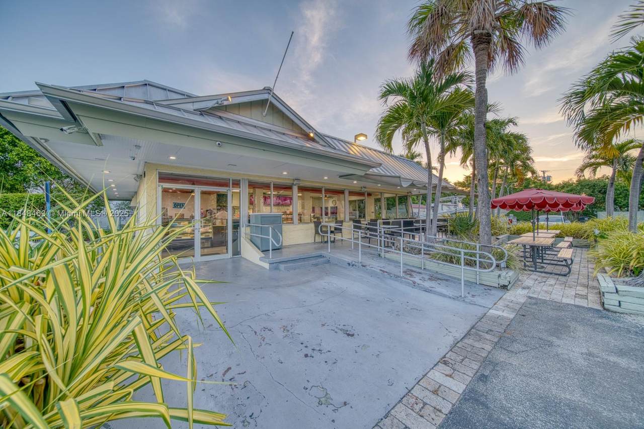 Bakery / Restaurant For Sale On Dixie Hwy - Photo 1