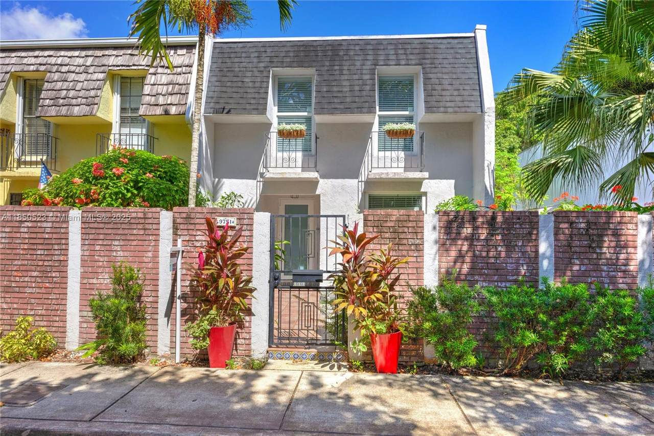 9751 92nd Ter - Photo 1