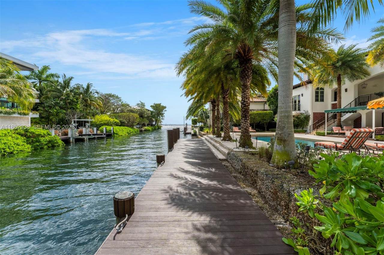https://bt-photos.global.ssl.fastly.net/miami/1280_boomver_2_A11862938-2.jpg