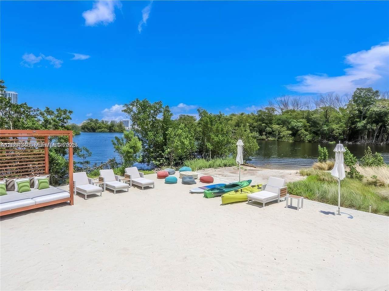 https://bt-photos.global.ssl.fastly.net/miami/1280_boomver_2_A11864348-2.jpg