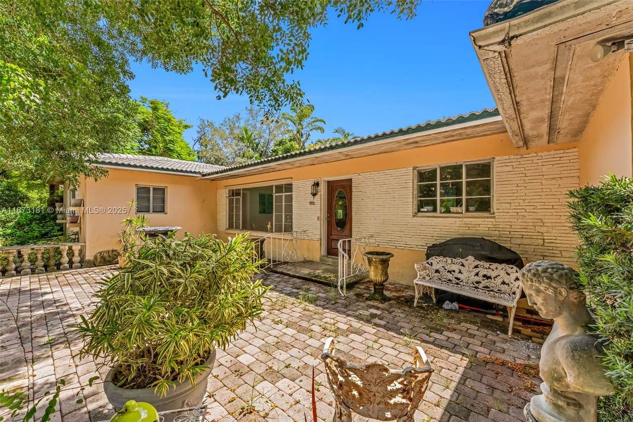 990 94th St - Photo 1