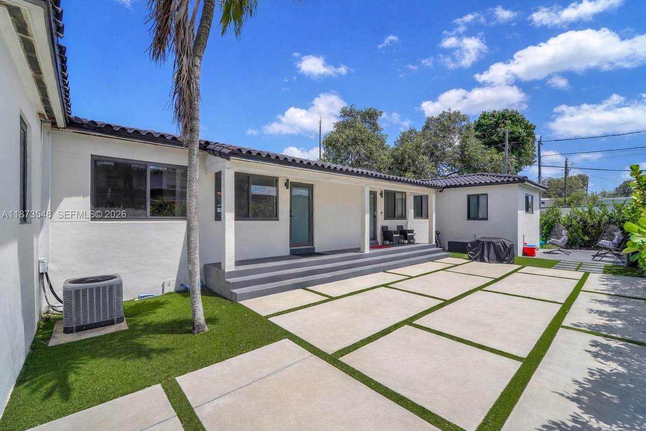 621 33RD AVENUE - Photo 1